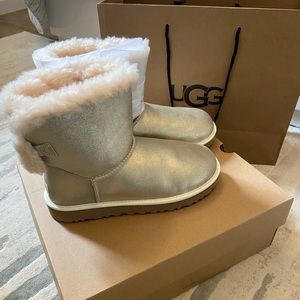 NWB UGG gold boots 👢
